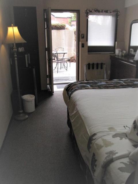 Bear Country Inn And Suites Mountain View Екстериор снимка