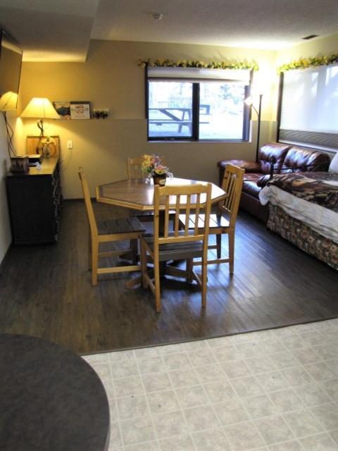 Bear Country Inn And Suites Mountain View Екстериор снимка